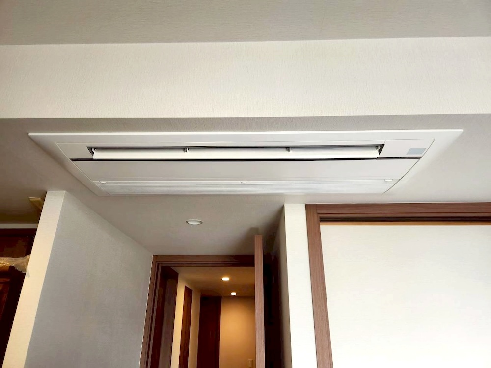 ダイキン製天井埋込カセット形シングルフローエアコンの施工後
