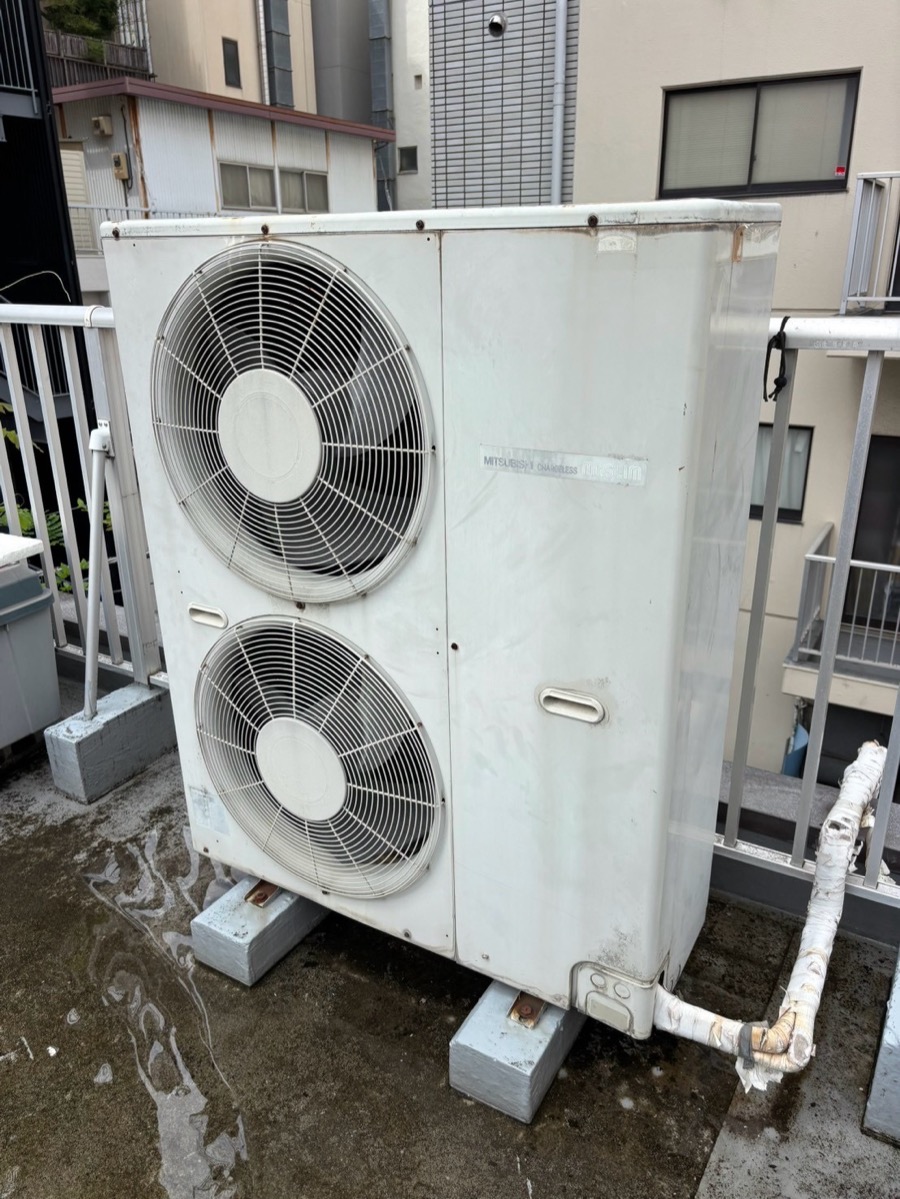 交換前の業務用エアコン室外機