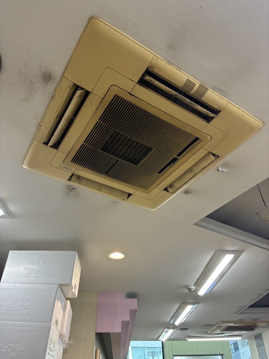 入替え前の三菱電機製天井カセット形業務用エアコン