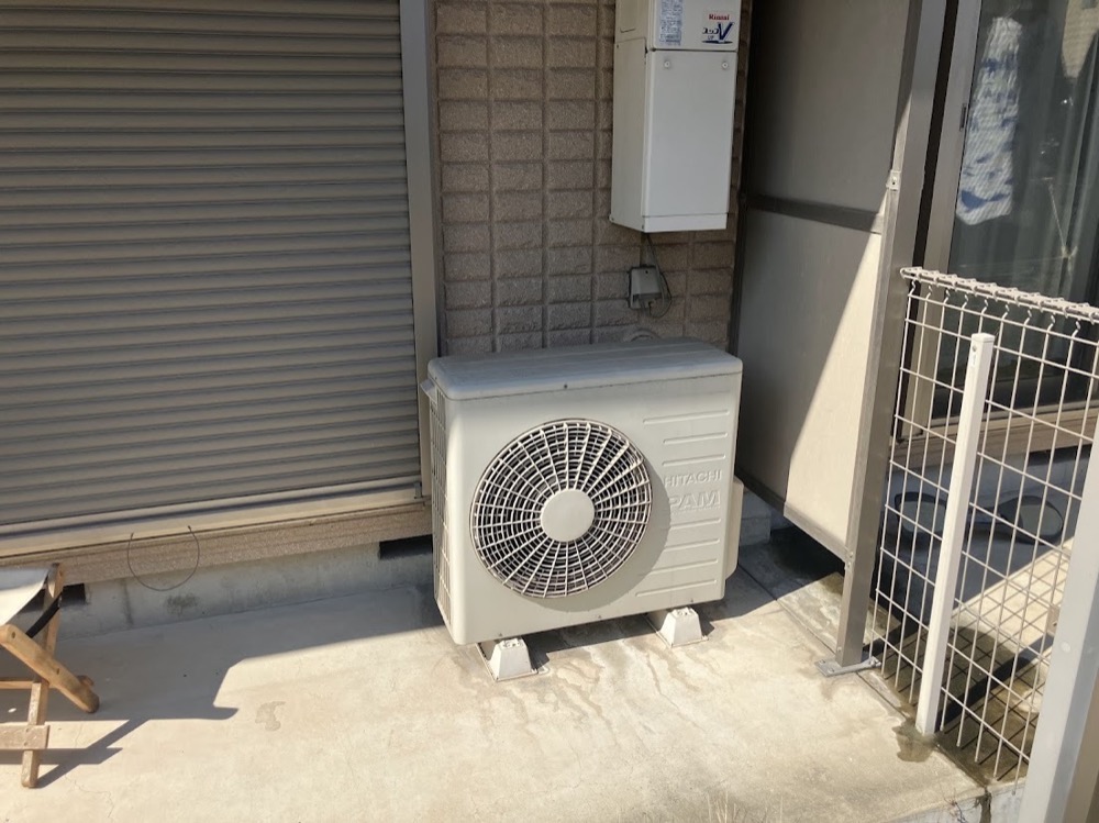 施工前の日立製マルチエアコン室外機