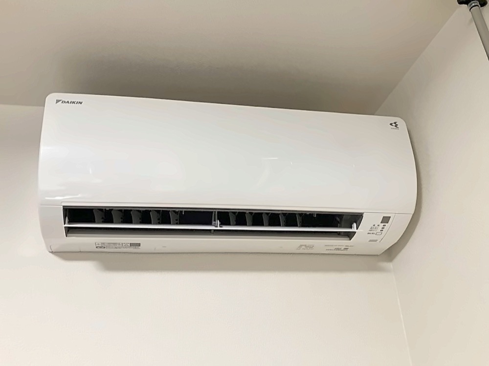 施工後のダイキン製壁掛形エアコン室内機