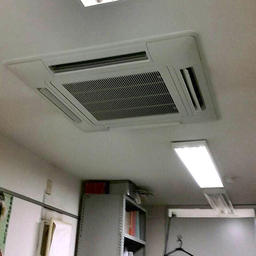 東京千代田区のテナントビルにて天井埋込形エアコンの入替え【業務用エアコン】