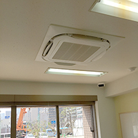 東京都中央区のテナントビルにて天カセ4方向の入替え【業務用エアコン】