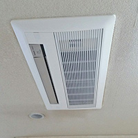 東京都世田谷区の一戸建てにて天井埋込形一方向の入れ替え工事【ハウジングエアコン】