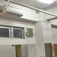 東京都杉並区のデイサービス施設にて天吊形から壁掛形への入替え工事【業務用エアコン】