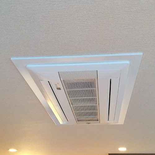 東京都世田谷区の住居にて天井埋込形2方向マルチの入替え工事【ハウジングエアコン】