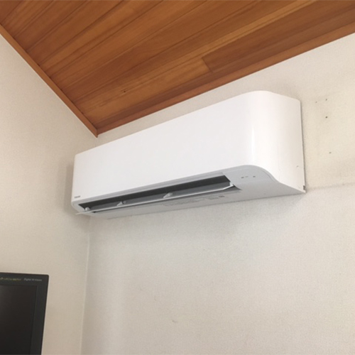 東京都中野区の事務所にて東芝製壁掛形エアコンの入替え工事【業務用エアコン】