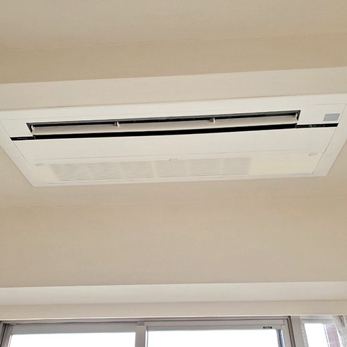 東京都新宿区のお客様宅にてダイキン製天井埋込形シングルフロータイプの入替え工事【ハウジングエアコン】