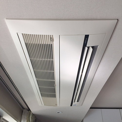 東京都世田谷区のマンションにてダイキン製天井埋込形１方向形エアコンの入替え工事【ハウジングエアコン】