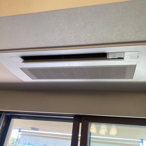 東京都世田谷区のマンションにて天井カセット形シングルフローエアコンの入替え工事【ハウジングエアコン】