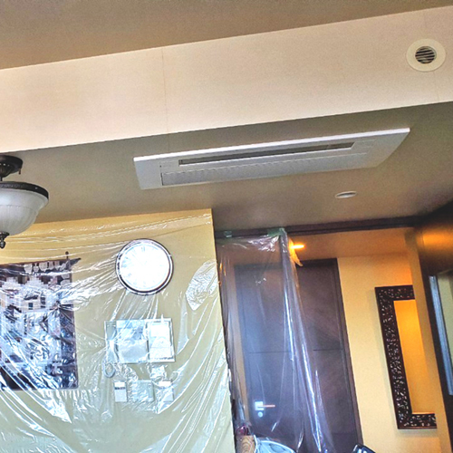 東京都世田谷区のマンションにて天井カセット形1方向マルチエアコンの入替え工事【ハウジングエアコン】