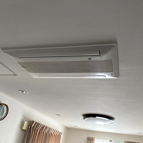 東京都世田谷区の戸建て住居にて天井カセット形ダブルフロータイプの入替え工事【ハウジングエアコン】