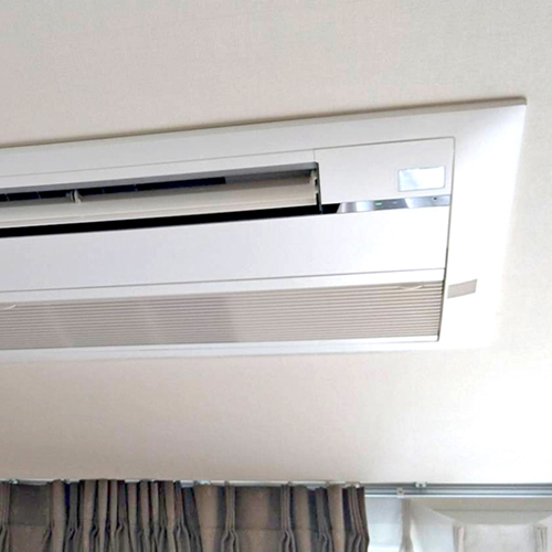 東京都港区のマンションにて天井カセット形シングルフロータイプの入替え工事【ハウジングエアコン】