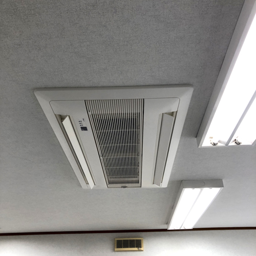 東京都杉並区の一戸建てにて天井カセット形ダブルフロータイプの入替え工事【ハウジングエアコン】