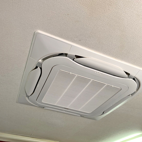 東京都大田区の飲食店にてダイキン製天井カセット形ラウンドフロータイプ入替え工事【業務用エアコン】