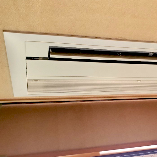 東京都世田谷区のマンションにて天井埋込形シングルフローの入替え工事【ハウジングエアコン】