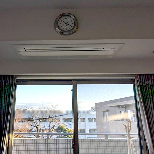 東京都新宿区のマンションにてダイキン製天井埋込形シングルフローエアコンの入替え工事【ハウジングエアコン】