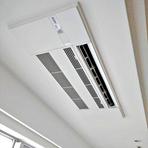 神奈川県横浜市のマンションにて三菱電機製天井カセット形1方向の入替え工事【ハウジングエアコン】