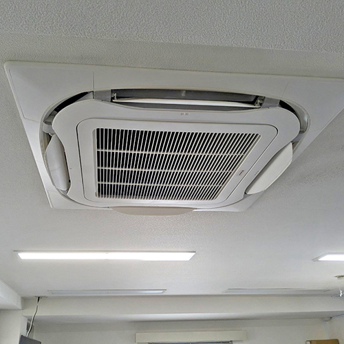 東京都世田谷区の事務所にてダイキン製天井カセット形ラウンドフローエアコンの入替え工事【業務用エアコン】