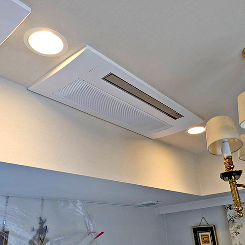 東京都新宿区のマンションにてダイキン製天井カセット形シングルフローエアコンの入替え工事【ハウジングエアコン】
