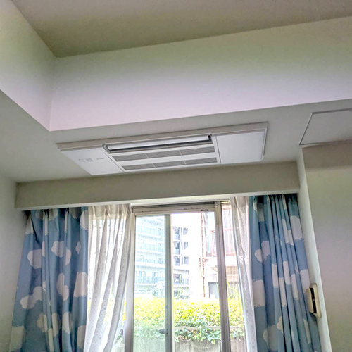 東京都新宿区のマンションにて三菱電機製天井カセット形シングルフローマルチタイプの入替え工事【ハウジングエアコン】