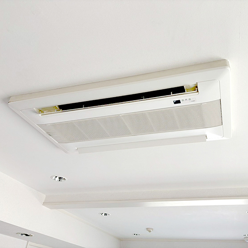 東京都港区のマンションにてダイキン製天井カセット形ダブルフロータイプの入替え工事【ハウジングエアコン】