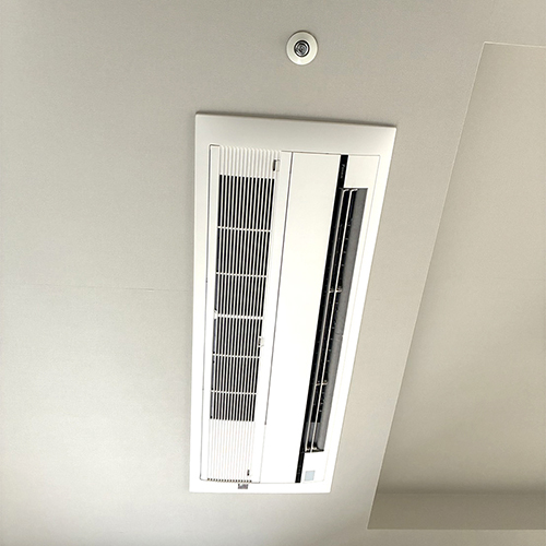 東京都千代田区のマンションにてダイキン製天井カセット形シングルフロータイプの入替え工事【ハウジングエアコン】