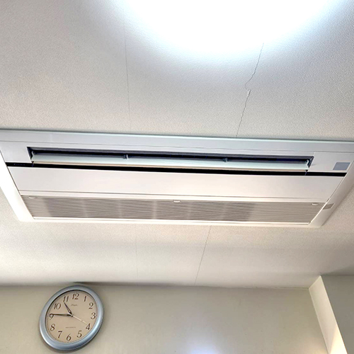 東京都目黒区のマンションにてダイキン製天井カセット形シングルフロータイプの入替え工事【ハウジングエアコン】