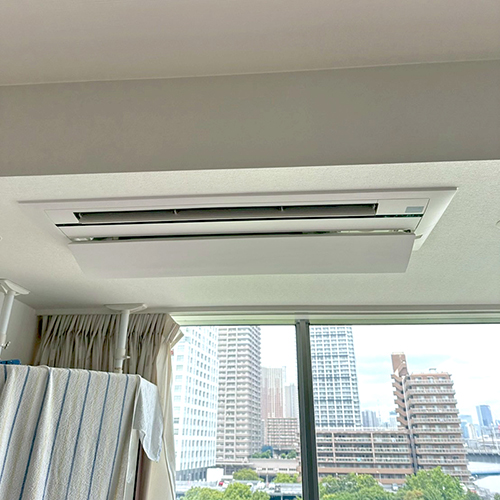 東京都港区のマンションにてダイキン製天井カセット形シングルフローエアコンの入替え工事【ハウジングエアコン】