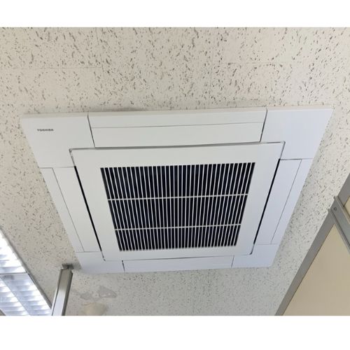 東京都大田区のビルにて東芝製天井カセット4方向業務用エアコンの入替え工事【業務用エアコン】